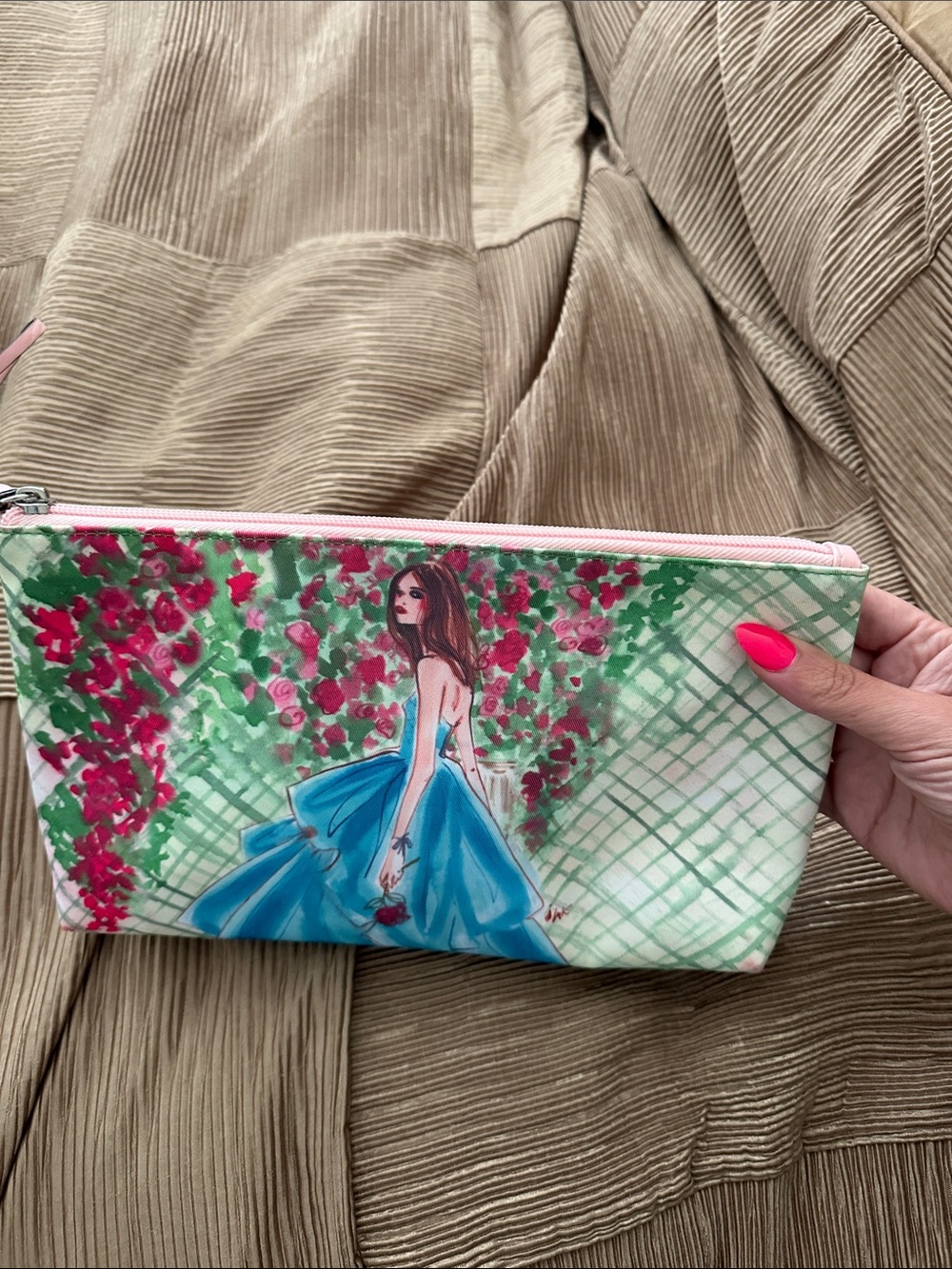 henri bendel Makeup Bag - Picture 9 of 9